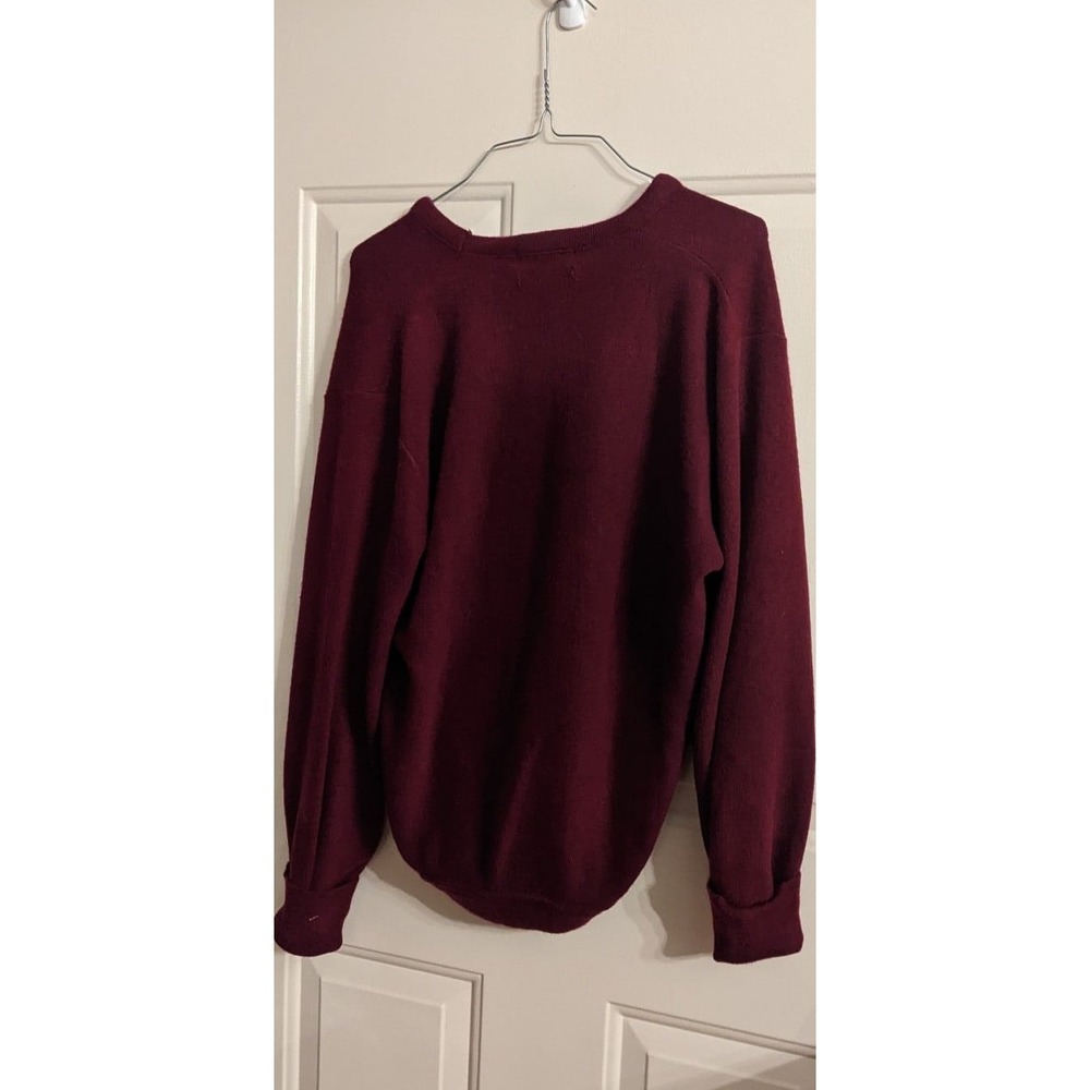 IZOD Men's V-Neck Sweater Red Medium Long Sleeve Wool Acrylic Nylon Blend - Picture 2 of 10
